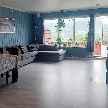 Feelhome 3 Bedroom Near アパート トロムソ