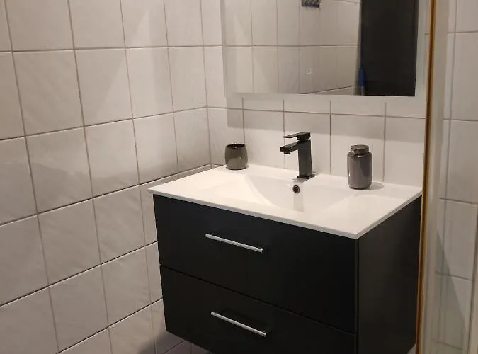 Feelhome 3 Bedroom Near Appartement