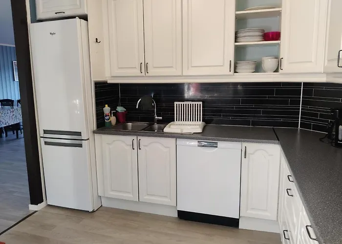Feelhome 3 Bedroom Near Апартаменты *