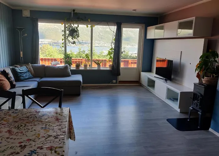 Feelhome 3 Bedroom Near * Тромсё