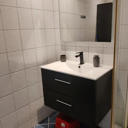 Feelhome 3 Bedroom Near Apartment