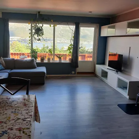 Feelhome 3 Bedroom Near * Tromsø